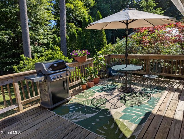 16 Sylvan Lane, Clifton Park, NY 12065