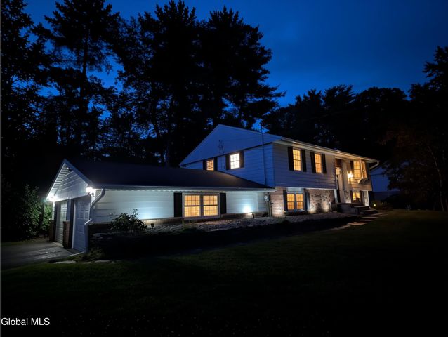 16 Sylvan Lane, Clifton Park, NY 12065
