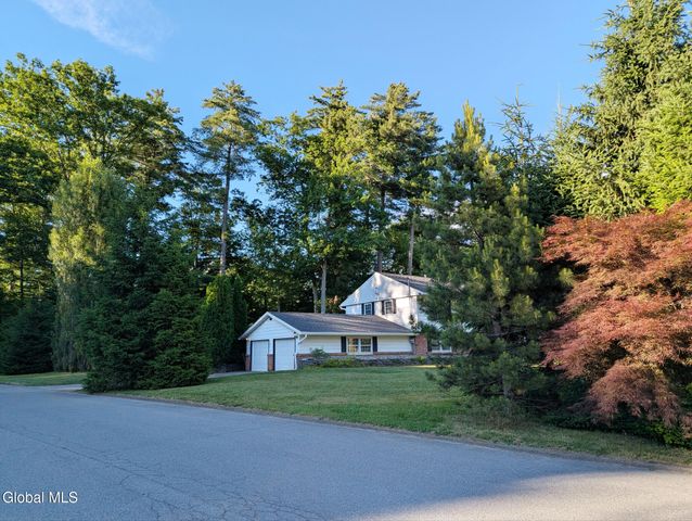 16 Sylvan Lane, Clifton Park, NY 12065