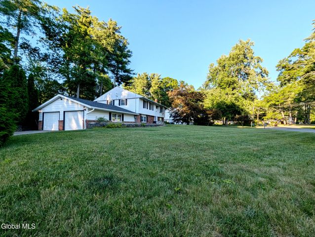16 Sylvan Lane, Clifton Park, NY 12065