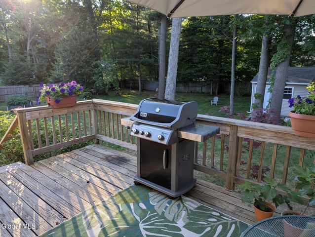 16 Sylvan Lane, Clifton Park, NY 12065