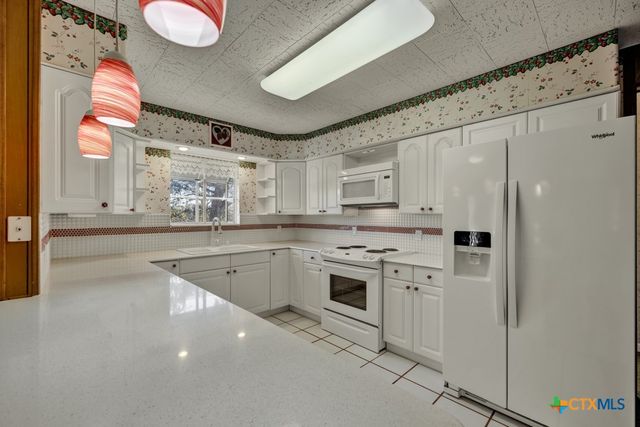 116 Crestview Drive, Canyon Lake, TX 78133