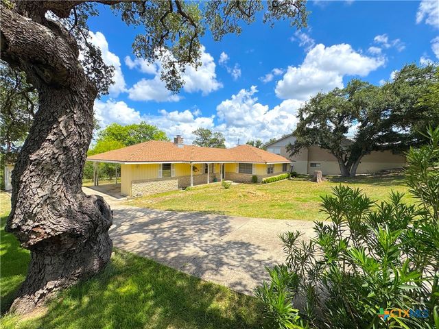 116 Crestview Drive, Canyon Lake, TX 78133