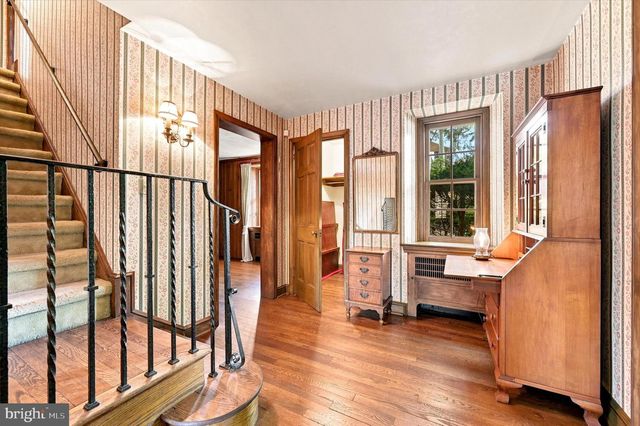 1010 CREST RD, Wynnewood, PA 19096