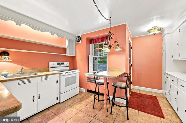 1010 CREST RD, Wynnewood, PA 19096