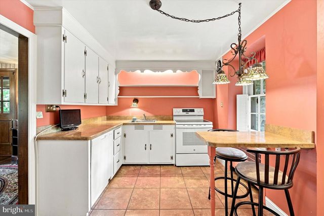 1010 CREST RD, Wynnewood, PA 19096