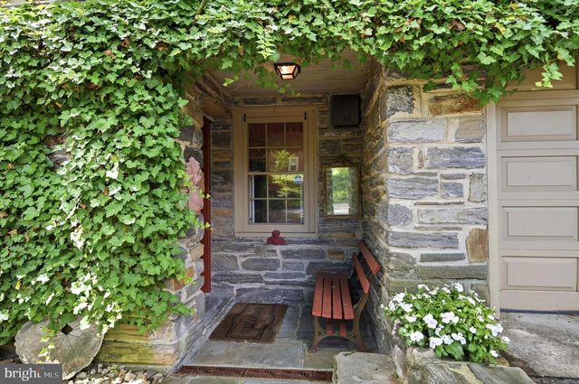 1010 CREST RD, Wynnewood, PA 19096