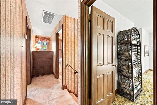 1010 CREST RD, Wynnewood, PA 19096