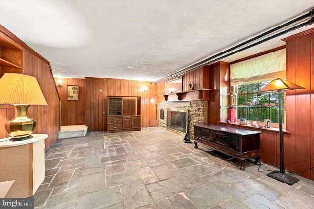 1010 CREST RD, Wynnewood, PA 19096