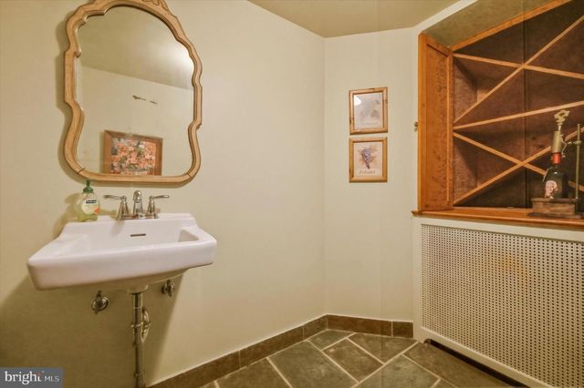 1010 CREST RD, Wynnewood, PA 19096