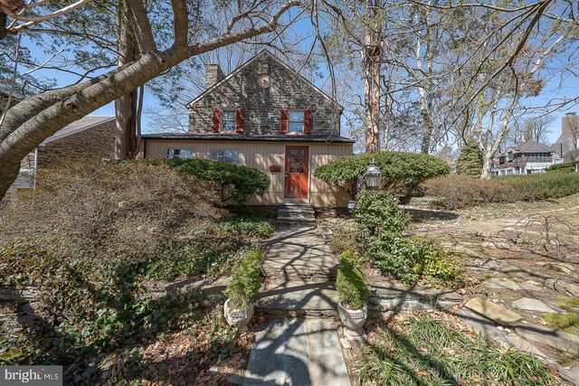 1010 CREST RD, Wynnewood, PA 19096