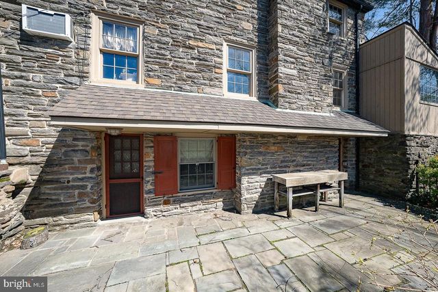 1010 CREST RD, Wynnewood, PA 19096