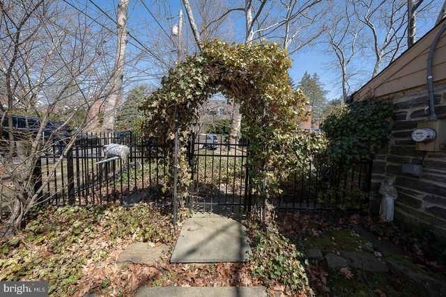 1010 CREST RD, Wynnewood, PA 19096