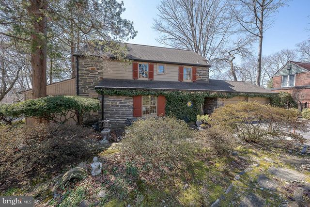 1010 CREST RD, Wynnewood, PA 19096