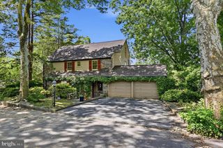1010 CREST RD, Wynnewood, PA 19096
