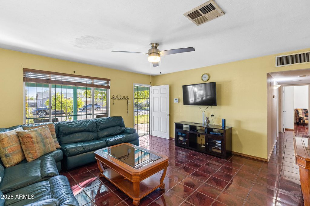 1946 E FAIRMOUNT Avenue, Phoenix, AZ 85016