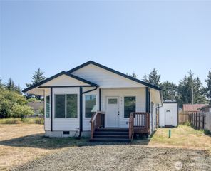 354 Mount Olympus Avenue SE, Ocean Shores, WA 98569