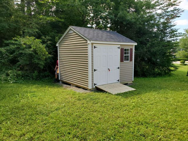 4 Hemlock Road, Tilton, NH 03276