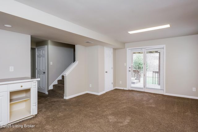 8410 Hurstbourne Woods Pl, Louisville, KY 40299