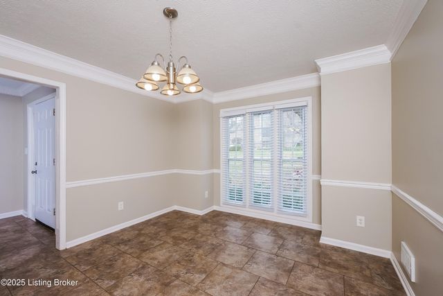 8410 Hurstbourne Woods Pl, Louisville, KY 40299