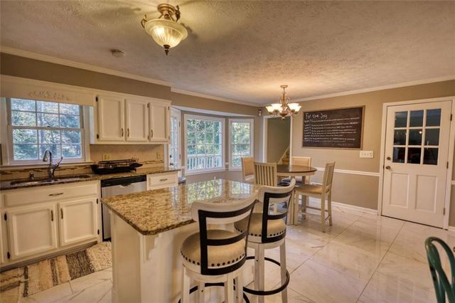 2563 Bridgewood Lane, Snellville, GA 30078