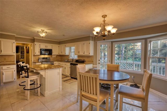 2563 Bridgewood Lane, Snellville, GA 30078