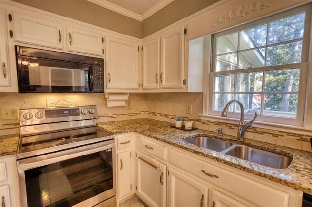 2563 Bridgewood Lane, Snellville, GA 30078