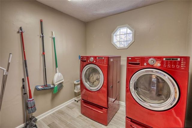 2563 Bridgewood Lane, Snellville, GA 30078