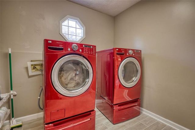 2563 Bridgewood Lane, Snellville, GA 30078