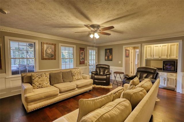 2563 Bridgewood Lane, Snellville, GA 30078