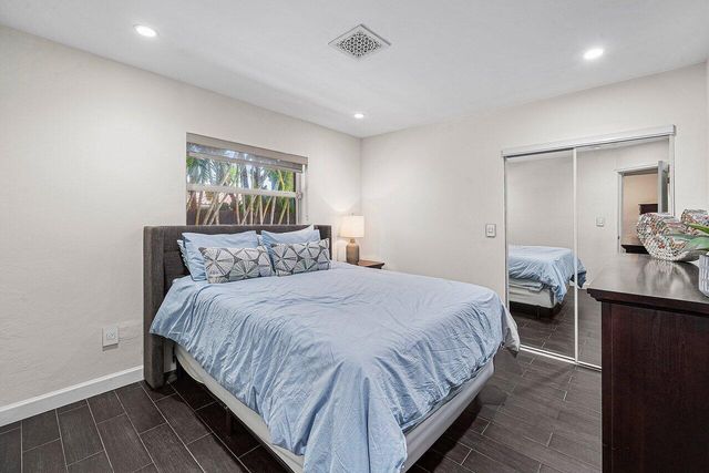 855 BERKELEY Street, Boca Raton, FL 33487