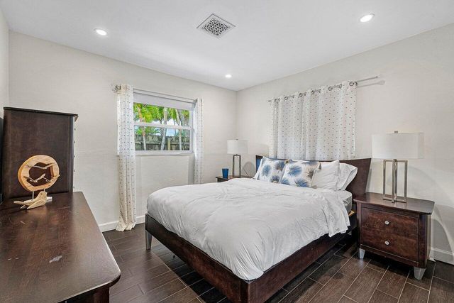 855 BERKELEY Street, Boca Raton, FL 33487