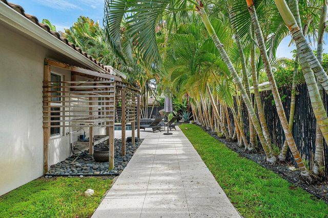 855 BERKELEY Street, Boca Raton, FL 33487