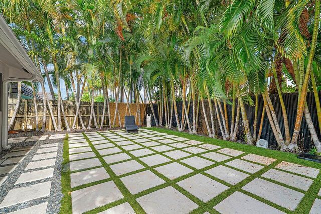 855 BERKELEY Street, Boca Raton, FL 33487