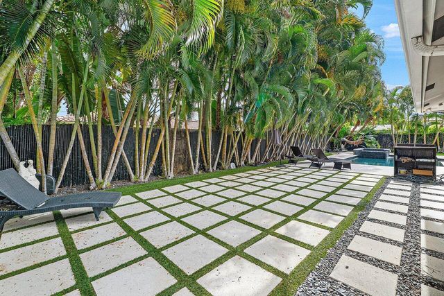 855 BERKELEY Street, Boca Raton, FL 33487