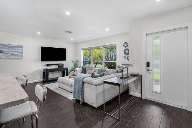 855 BERKELEY Street, Boca Raton, FL 33487