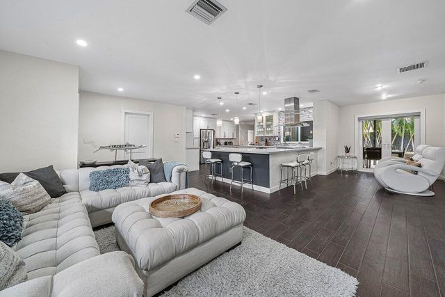 855 BERKELEY Street, Boca Raton, FL 33487