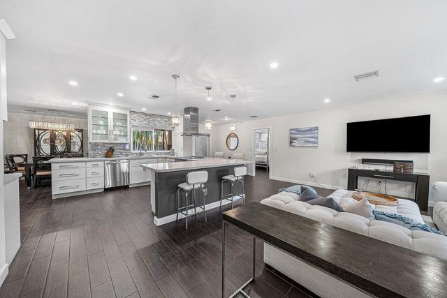 855 BERKELEY Street, Boca Raton, FL 33487