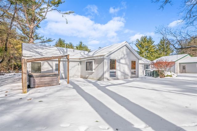 19077 12 Mile Road, Big Rapids, MI 49307