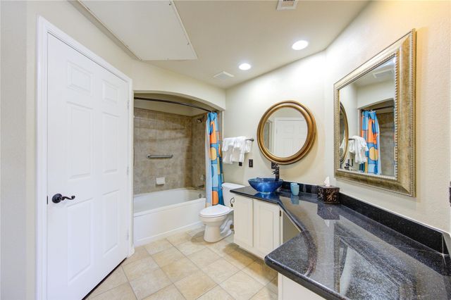 2400 Mccue Road 412, Houston, TX 77056