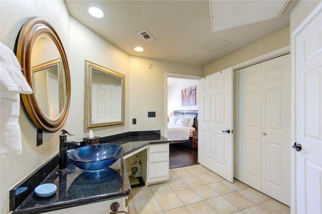 2400 Mccue Road 412, Houston, TX 77056