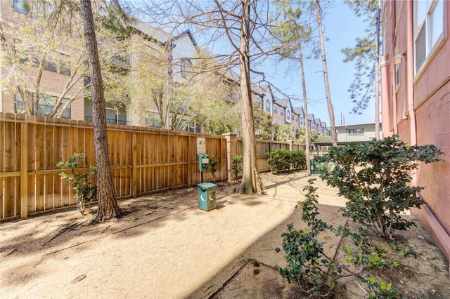 2400 Mccue Road 412, Houston, TX 77056
