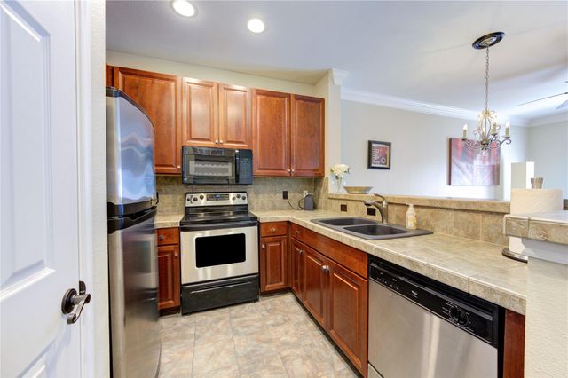 2400 Mccue Road 412, Houston, TX 77056