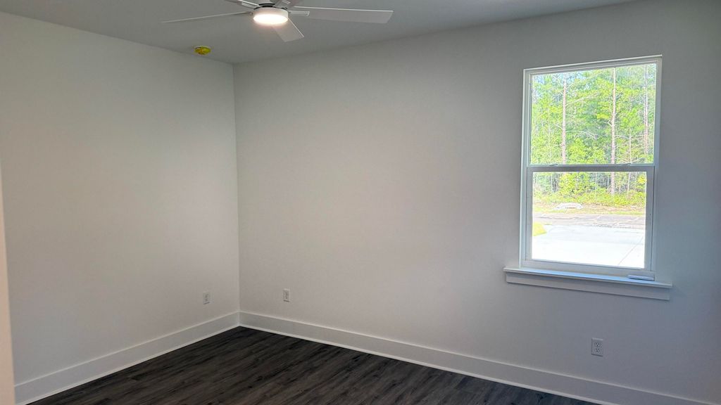 Image 10 of property listing at 4181 Luar, Chipley, FL 32428
