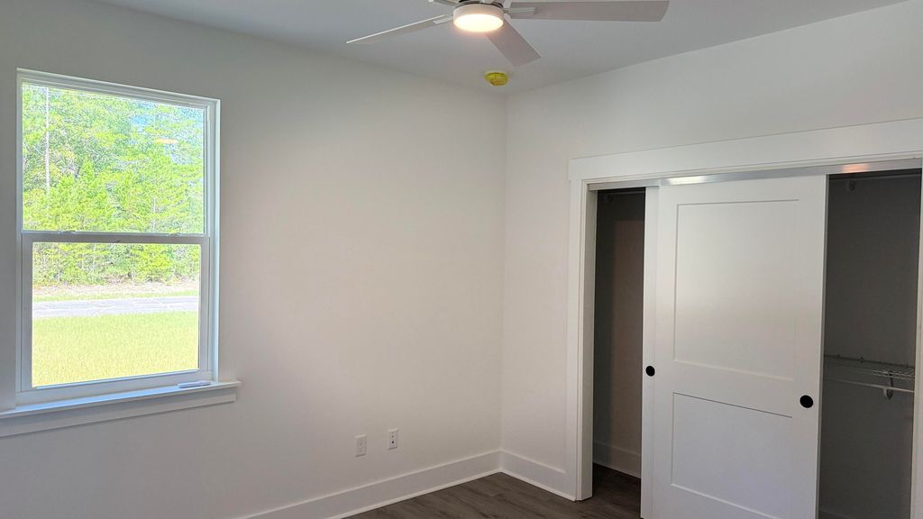 Image 18 of property listing at 4181 Luar, Chipley, FL 32428