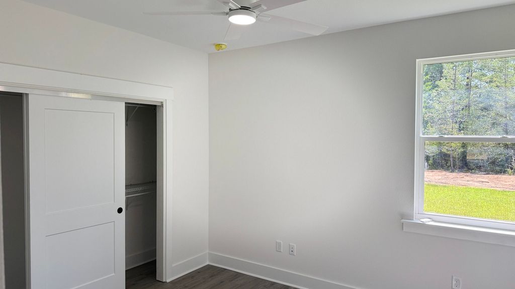 Image 19 of property listing at 4181 Luar, Chipley, FL 32428