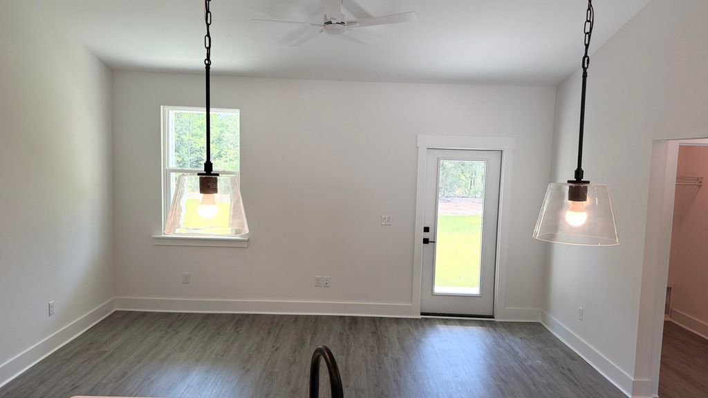 Image 7 of property listing at 4181 Luar, Chipley, FL 32428