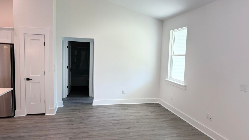 Image 9 of property listing at 4181 Luar, Chipley, FL 32428