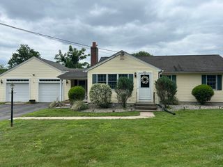 172 Maple, East Longmeadow, MA 01028