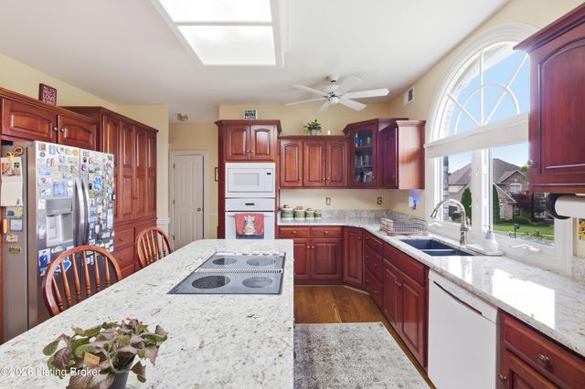 14208 Woodland Ridge Dr, Louisville, KY 40245
